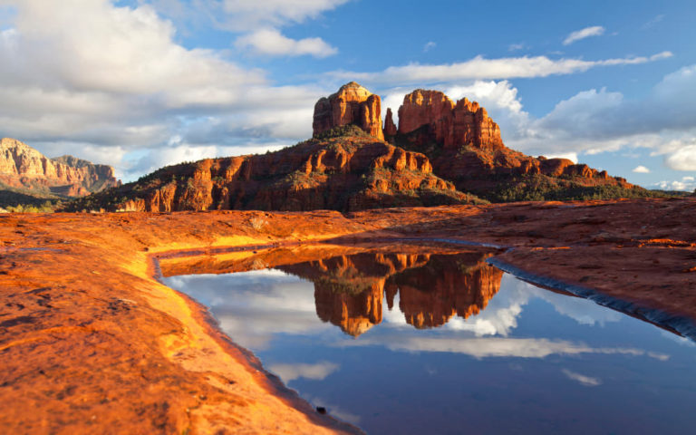Best Hikes in Sedona Arizona © Image Courtesy of DOUGBERRY from Getty Images Signature by Canva